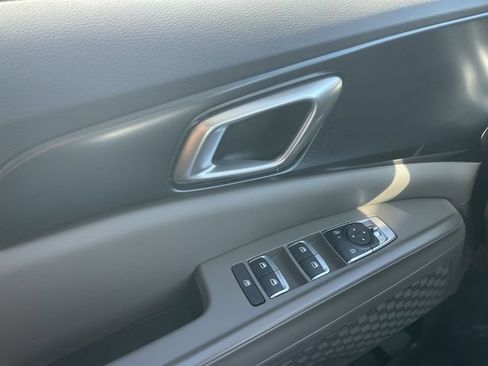 Used 2026 Kia Carnival FWD image 13