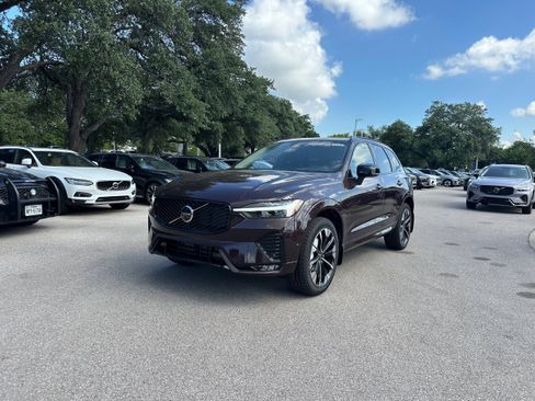 New 2026 Volvo XC60 B5 Plus w/ Climate Package image 2