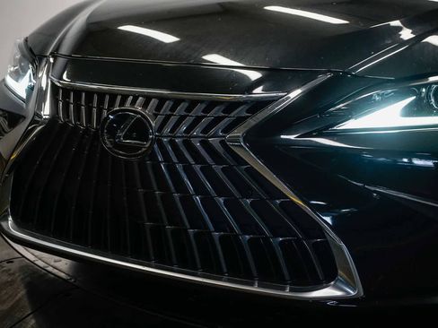 Used 2024 Lexus ES 300h w/ Premium Package image 8