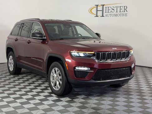 Used 2022 Jeep Grand Cherokee Limited w/ Luxury Tech Group II AWD/4WD image 2