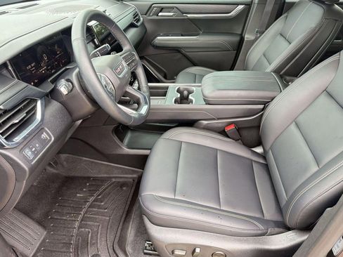 Used 2025 GMC Acadia Elevation w/ Elevation Premium Package image 5