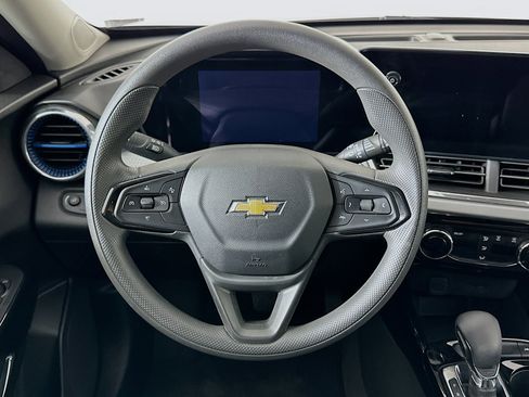 Used 2025 Chevrolet Trax LT image 17