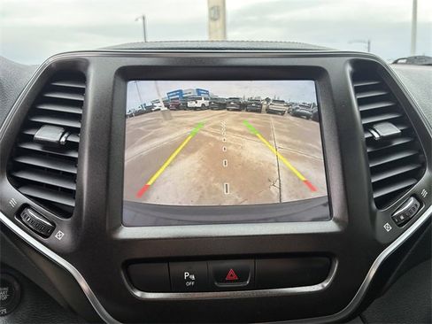 Used 2020 Jeep Cherokee Trailhawk w/ Cold Weather Group image 31