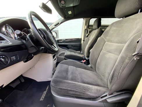 Used 2017 Dodge Grand Caravan SE FWD image 10