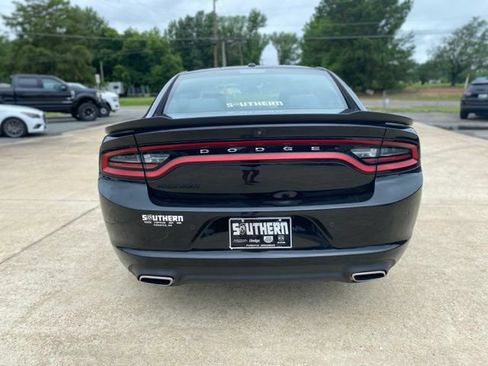 Used 2019 Dodge Charger SXT w/ Blacktop Package RWD image 8