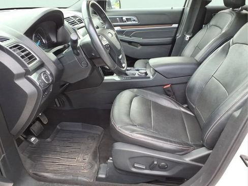 Used 2019 Ford Explorer Limited w/ Ford Safe & Smart Package AWD/4WD image 16