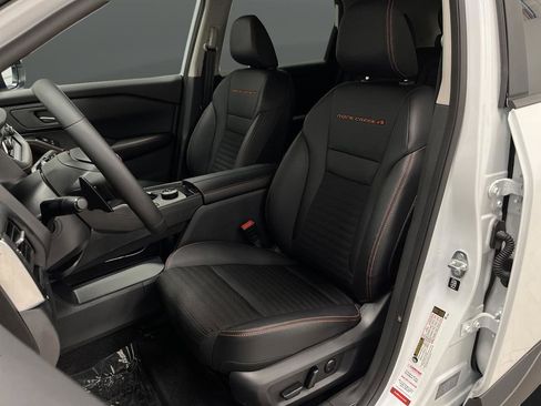 Used 2025 Nissan Rogue SV w/ Rock Creek Premium Package image 4