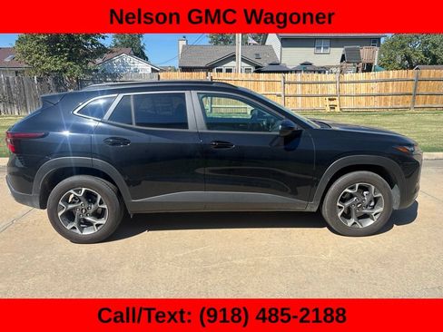 Used 2026 Chevrolet Trax LT w/ LT Convenience Package FWD image 4