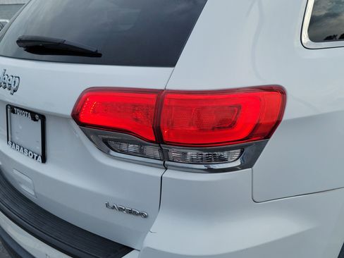 Used 2017 Jeep Grand Cherokee Laredo w/ Quick Order Package 2BE RWD image 11