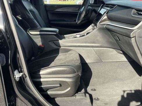 Used 2024 Jeep Grand Cherokee L Laredo image 25