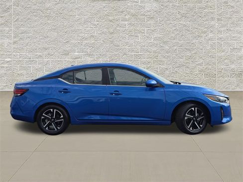 Used 2024 Nissan Sentra SV FWD image 8
