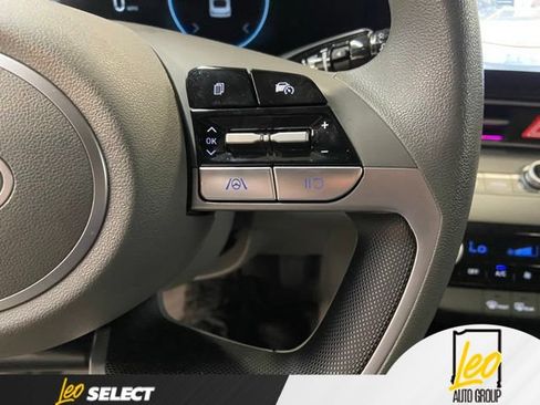 Used 2024 Hyundai Elantra SEL FWD image 13