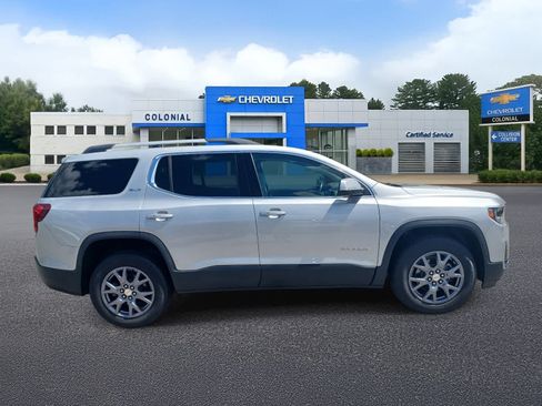 Used 2020 GMC Acadia SLT FWD image 3