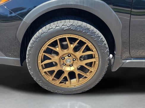 Used 2023 Subaru Crosstrek 2.0i Premium image 10