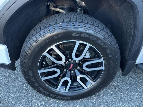Used 2024 GMC Sierra 1500 AT4 w/ Technology Package image 32