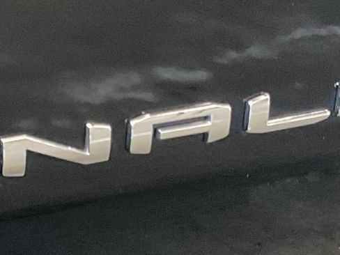 Used 2020 GMC Sierra 2500 Denali w/ Denali Ultimate Package AWD/4WD image 8