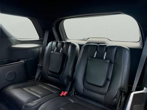 Used 2014 Ford Explorer XLT w/ Equipment Group 202A AWD/4WD image 14