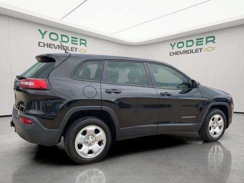 Used 2016 Jeep Cherokee Sport FWD image 5