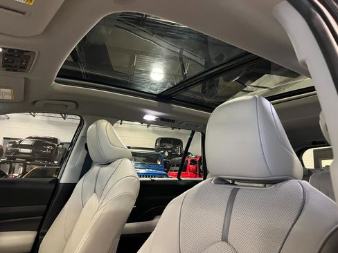 Used 2024 Toyota Grand Highlander Platinum AWD/4WD image 25