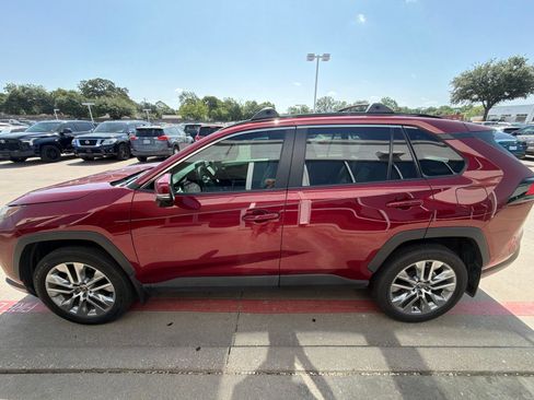 Used 2022 Toyota RAV4 XLE Premium FWD image 5