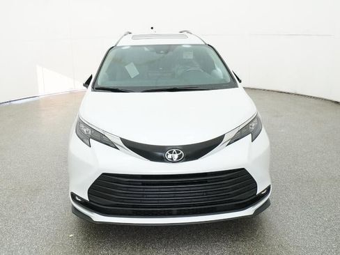 New 2026 Toyota Sienna XLE image 15