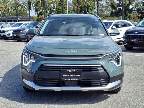 Certified 2025 Kia Niro EX image 8