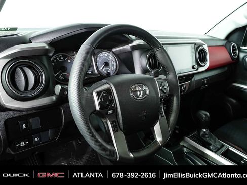 Used 2022 Toyota Tacoma SR5 AWD/4WD image 4