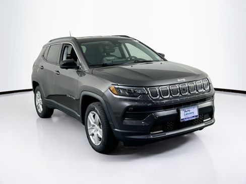 Used 2022 Jeep Compass Latitude w/ Convenience Group AWD/4WD image 3