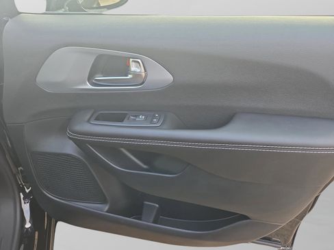 New 2026 Chrysler Pacifica Limited image 16