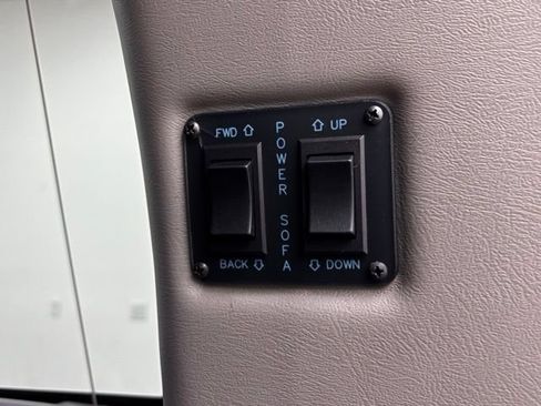 Used 2019 Chevrolet Express 2500 RWD image 11
