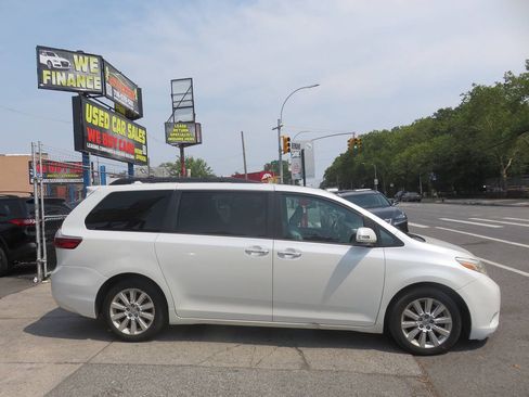 Used 2016 Toyota Sienna Limited Premium FWD image 9