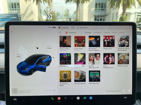 Used 2023 Tesla Model 3 Standard Range RWD image 19