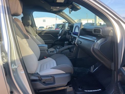 Used 2024 Toyota Tacoma TRD Sport image 49