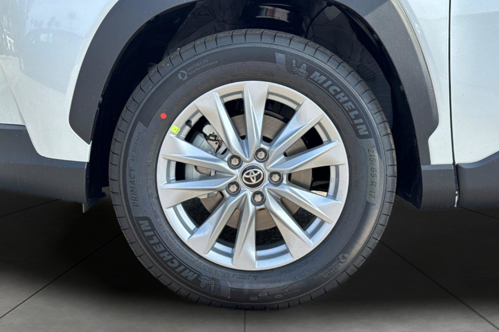 New 2026 Toyota Corolla Cross LE w/ Moonroof Package FWD image 33