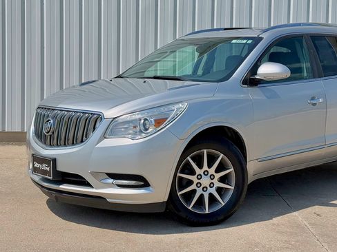 Used 2017 Buick Enclave Leather AWD/4WD image 2