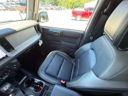 Used 2025 Ford Bronco Outer Banks AWD/4WD image 22