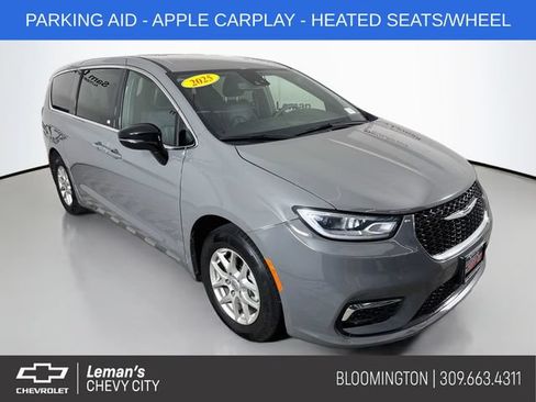 Used 2025 Chrysler Pacifica Select FWD image 1
