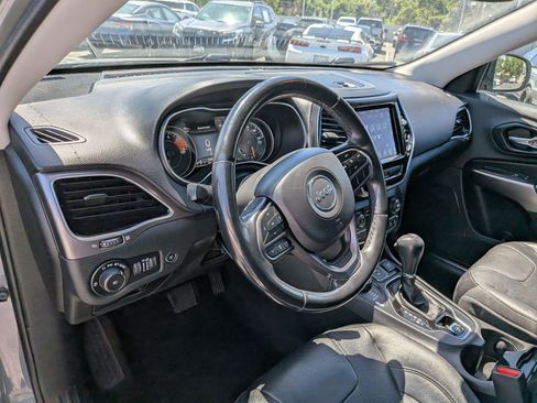 Used 2019 Jeep Cherokee Limited AWD/4WD image 16