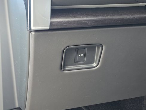 New 2026 Land Rover Range Rover SE image 13