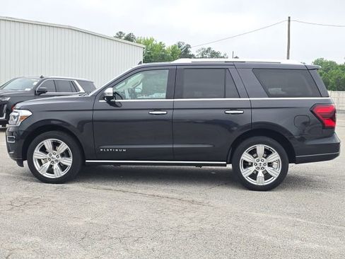 Used 2023 Ford Expedition Platinum RWD image 2