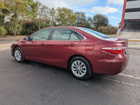 Certified 2017 Toyota Camry LE image 9
