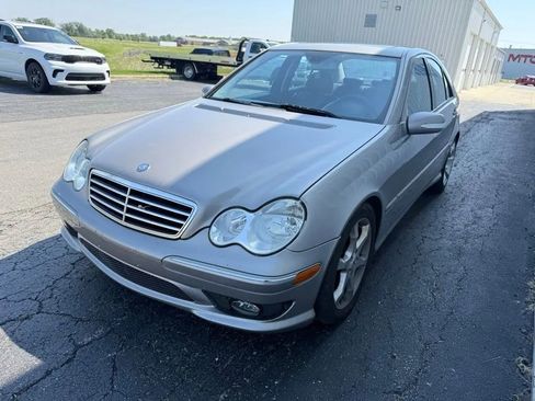 Used 2007 Mercedes-Benz C 230 Sedan image 4