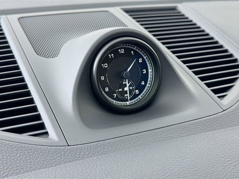 New 2026 Porsche Macan image 18