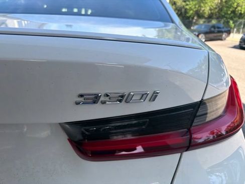 Used 2023 BMW 330i Sedan w/ M Sport Package RWD image 9