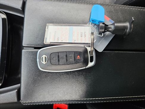 Used 2023 Nissan Rogue SV image 29