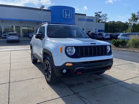Used 2023 Jeep Renegade Trailhawk w/ Trailhawk Elite Group AWD/4WD image 2