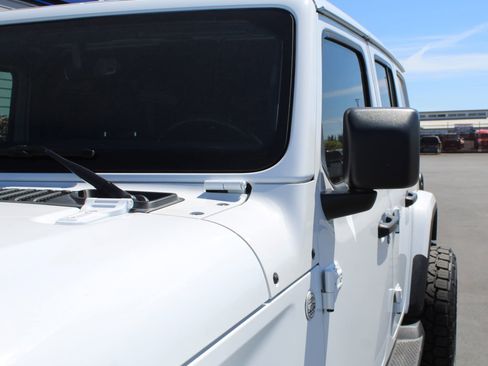 Used 2021 Jeep Wrangler Unlimited Sahara w/ Uconnect 4C Nav & Sound Group AWD/4WD image 12