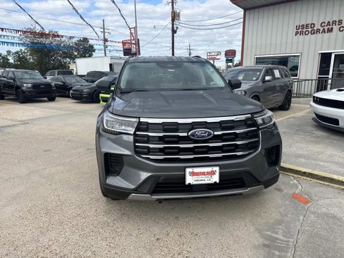 Used 2025 Ford Explorer Active image 2