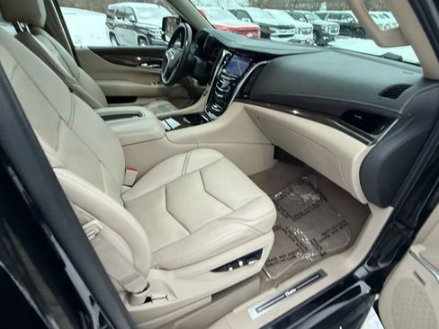 Used 2020 Cadillac Escalade Premium Luxury image 37