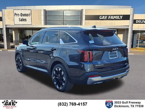Certified 2025 Kia Sorento EX FWD image 2